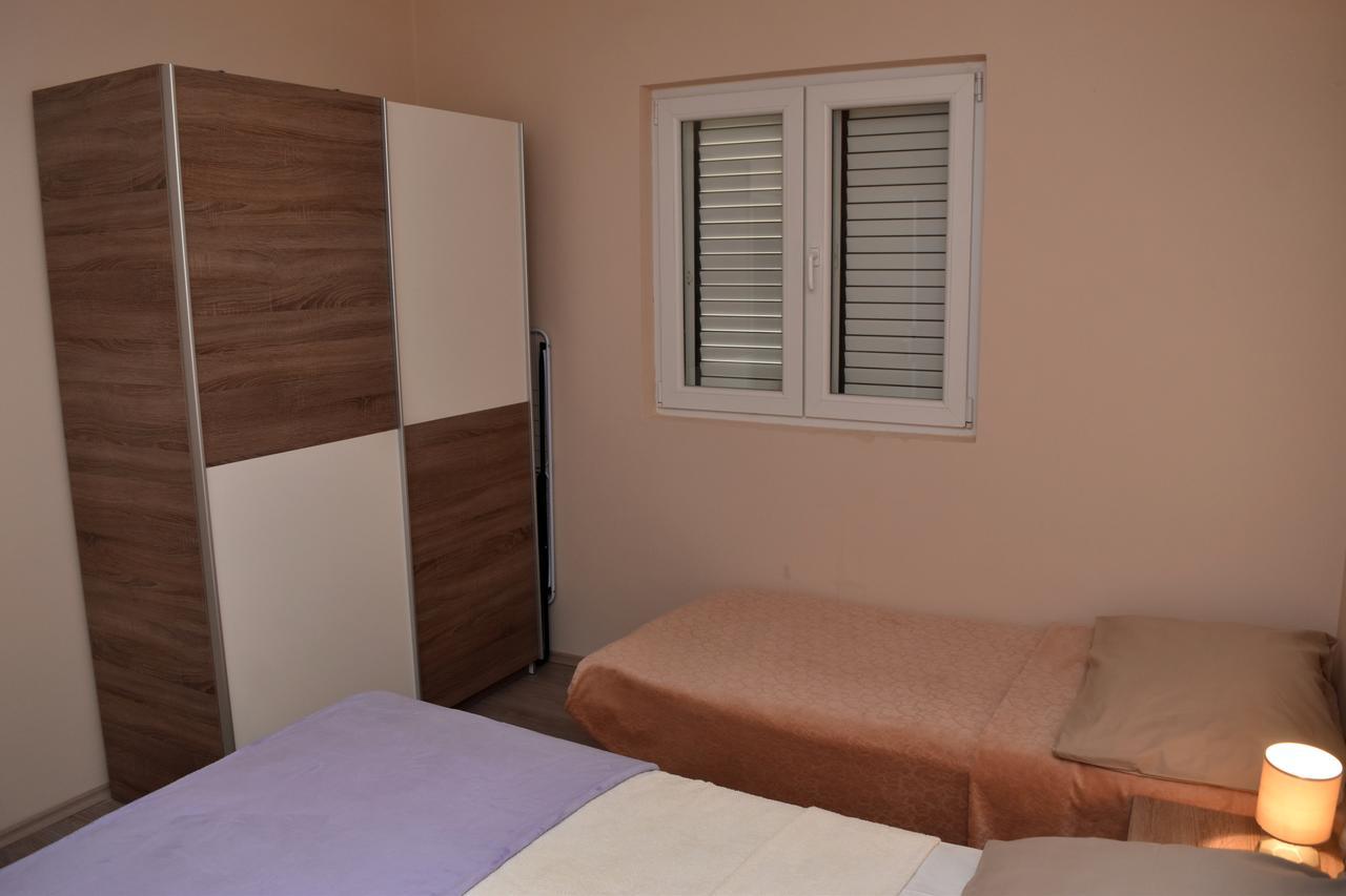 Apartments Oresic Vir Exterior photo