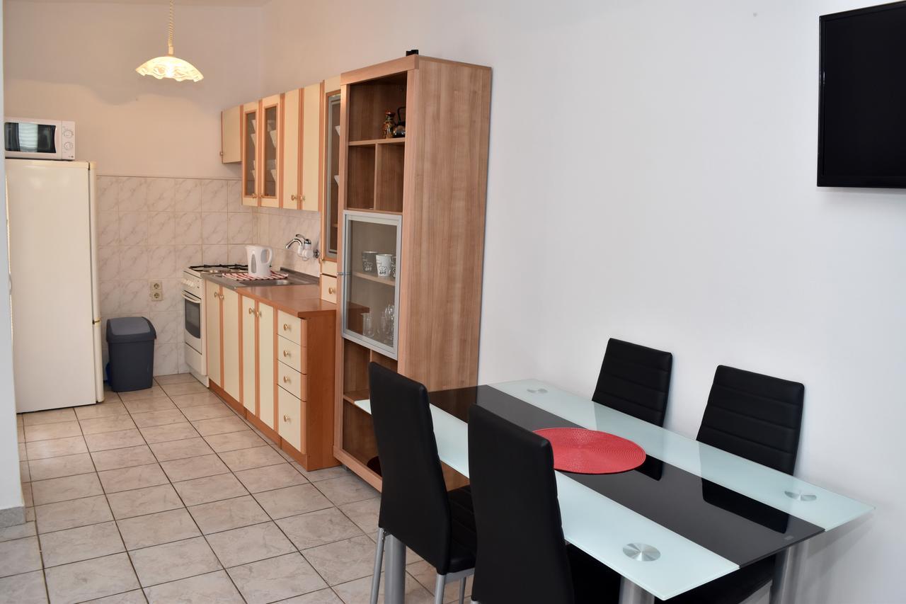 Apartments Oresic Vir Exterior photo