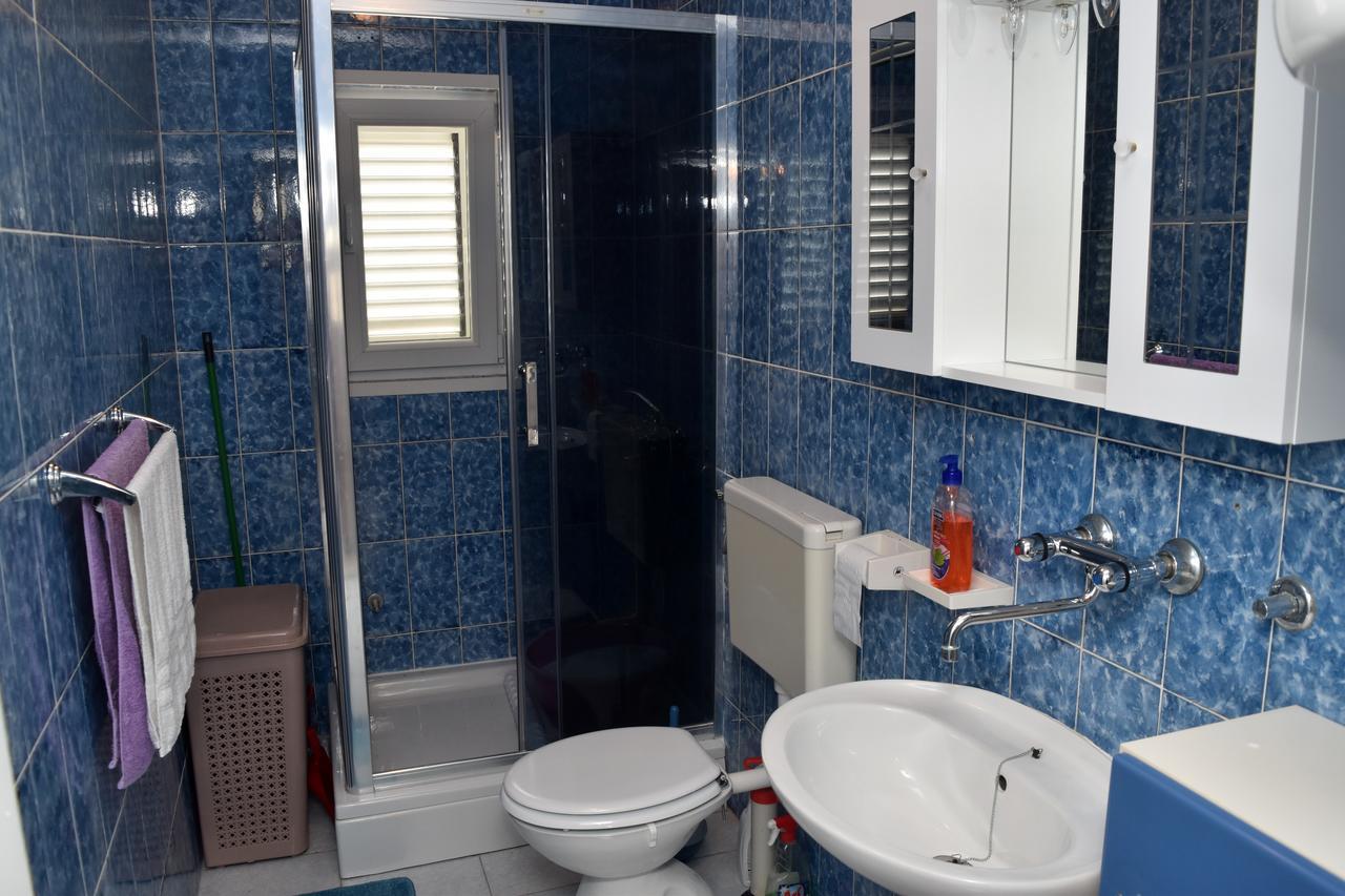 Apartments Oresic Vir Exterior photo