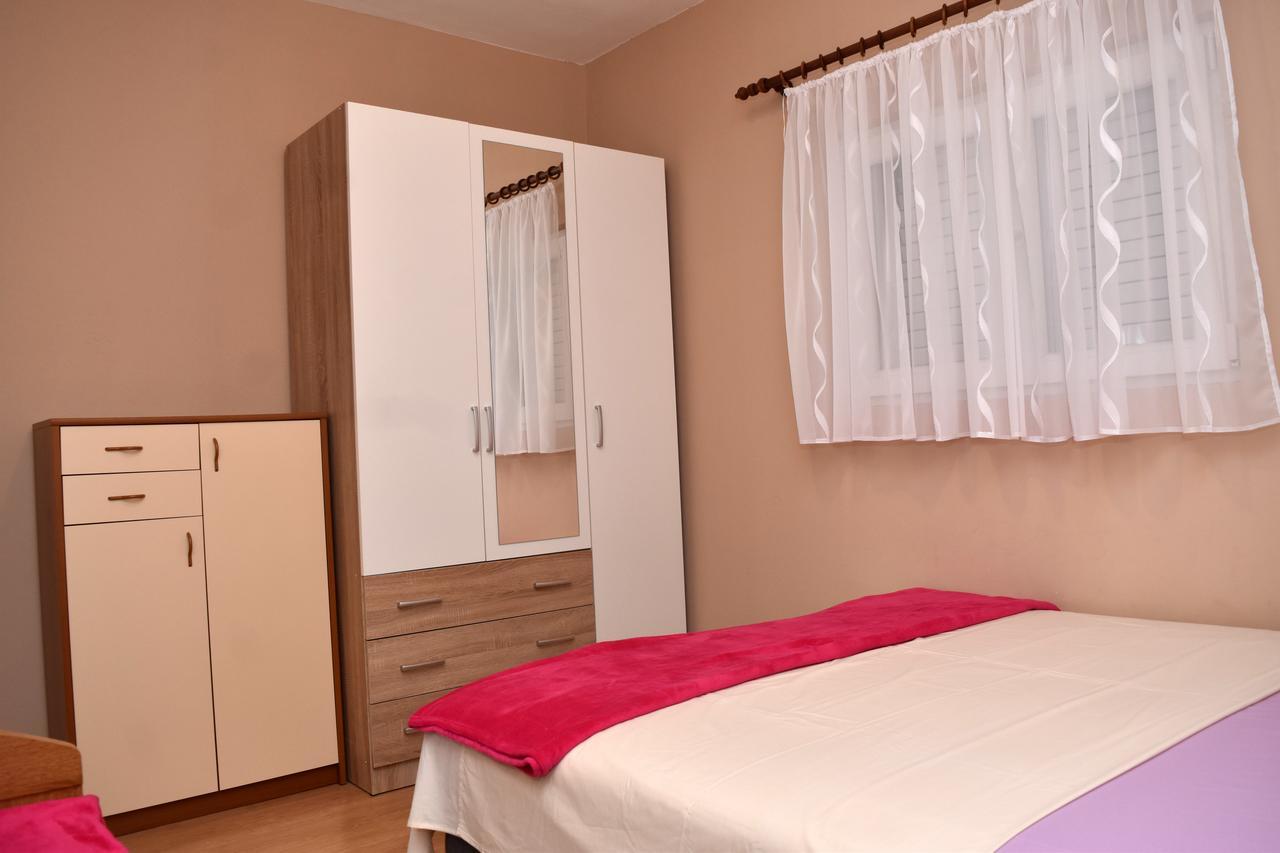 Apartments Oresic Vir Exterior photo