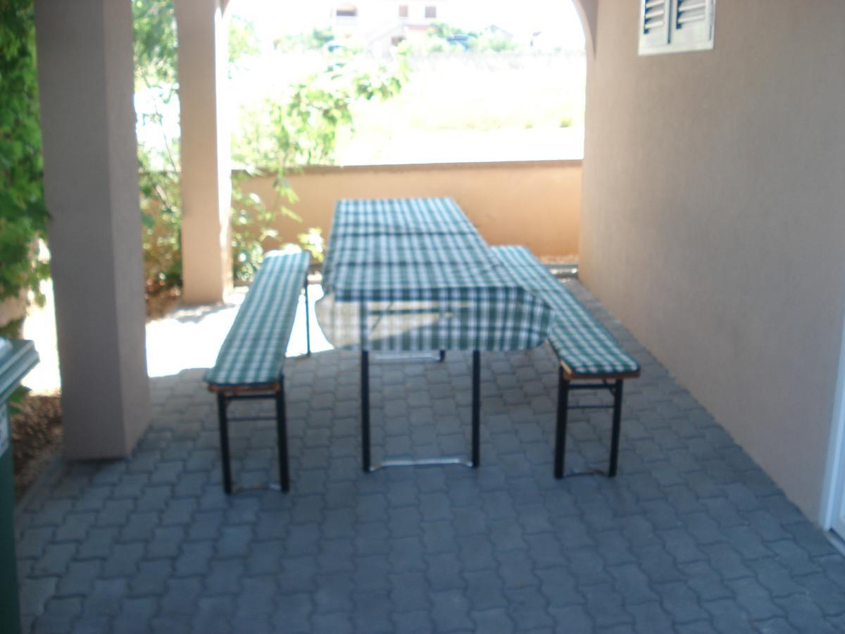Apartments Oresic Vir Exterior photo